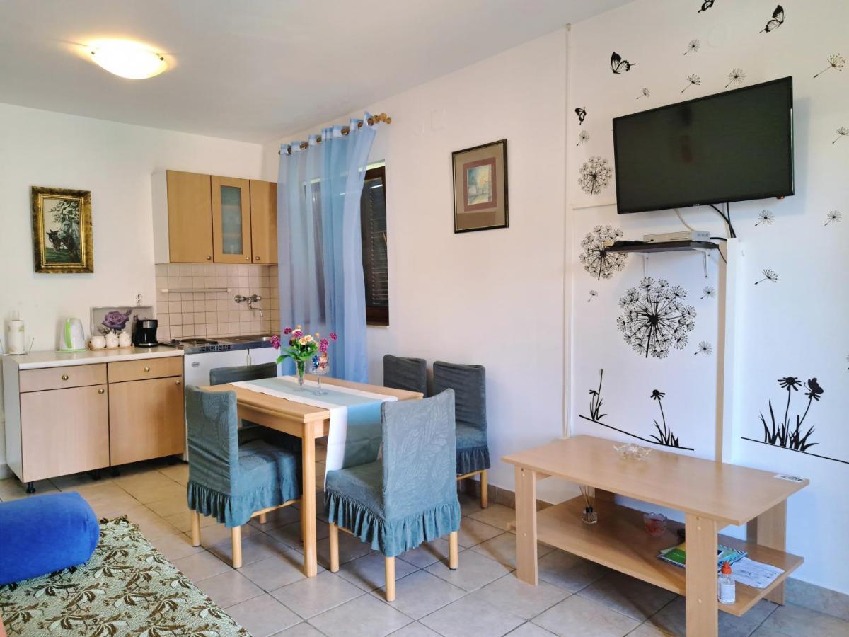 Apartments 1000 Flowers Stari Grad  Exterior photo