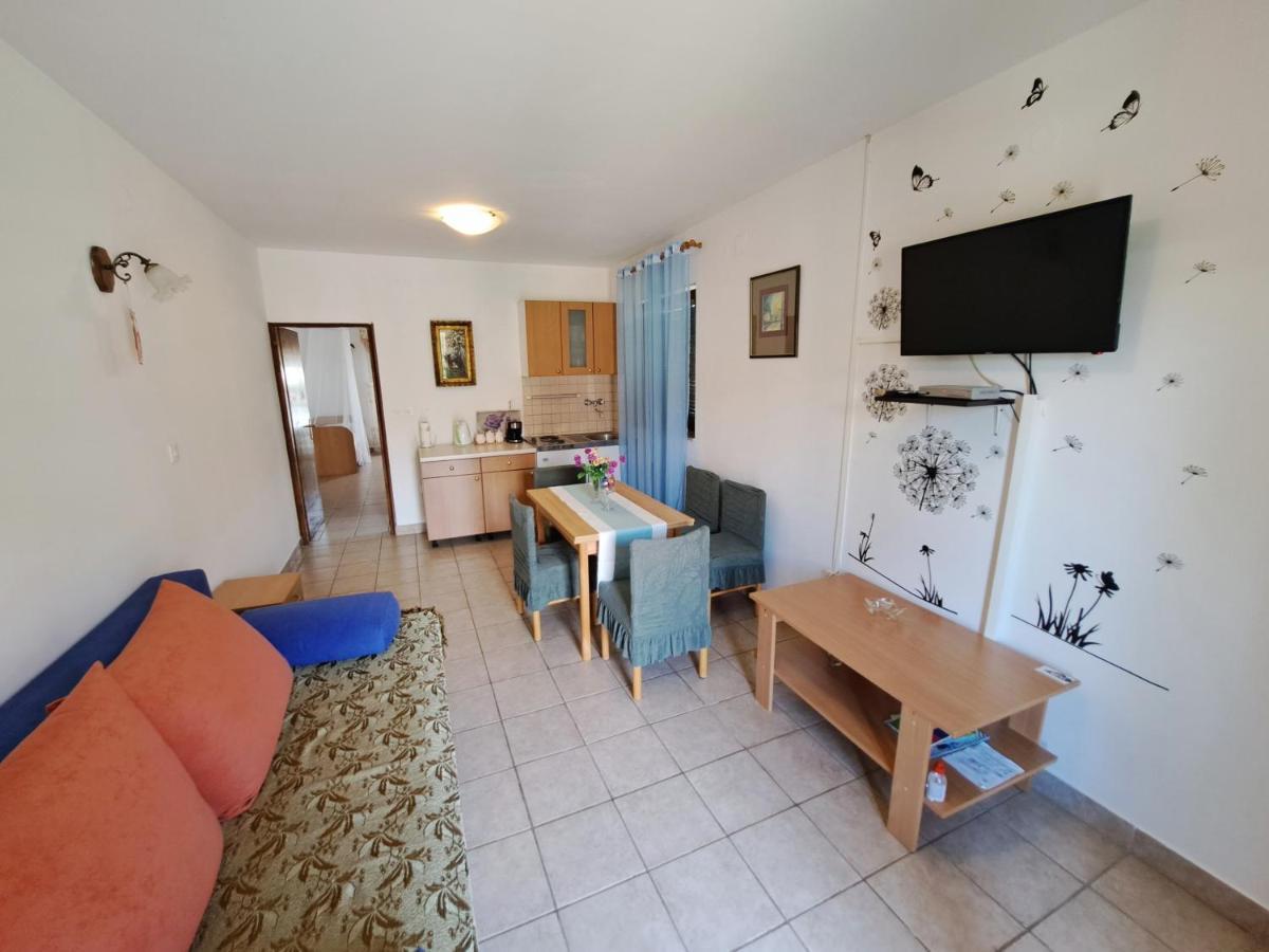 Apartments 1000 Flowers Stari Grad  Exterior photo