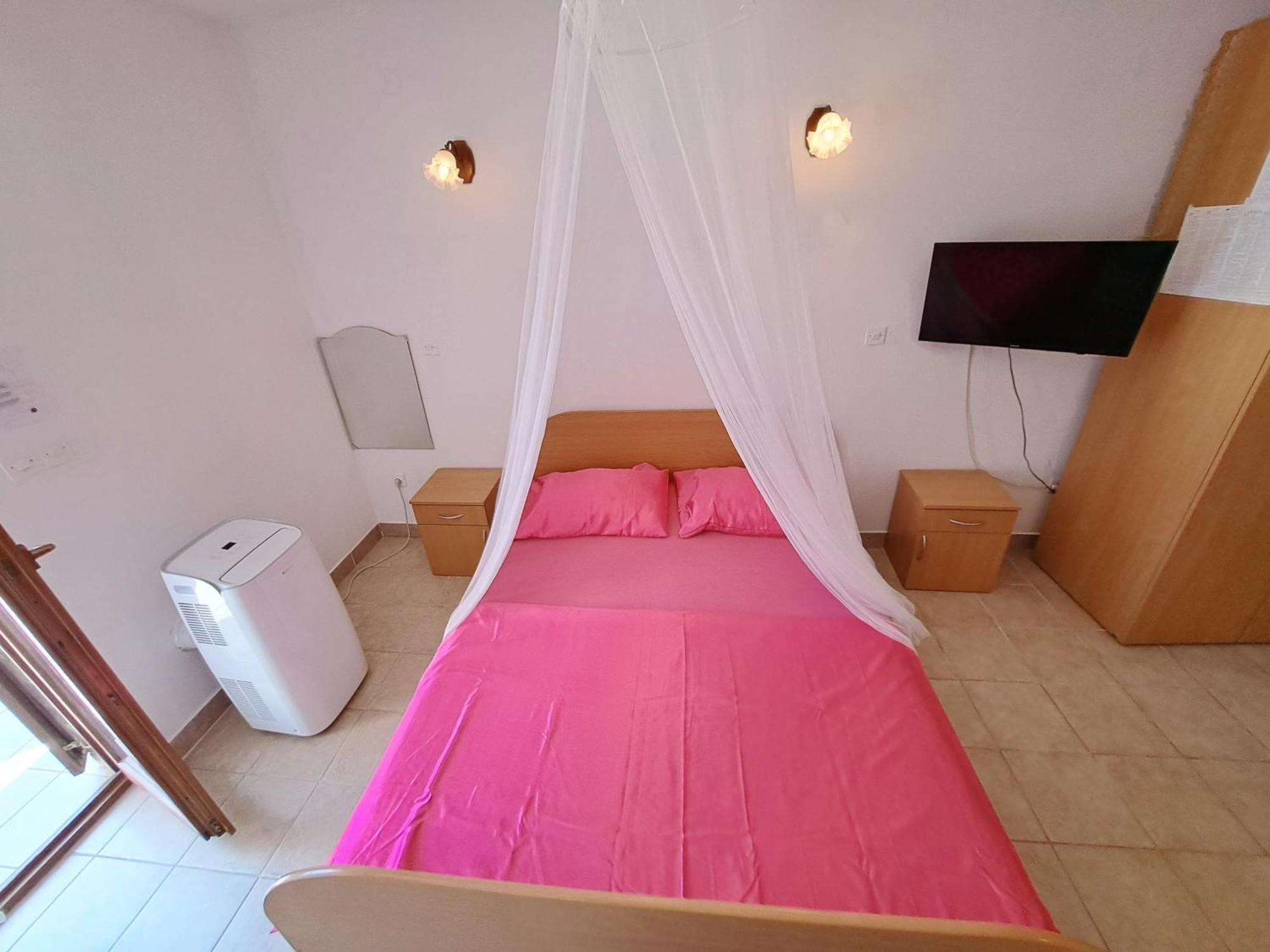 Apartments 1000 Flowers Stari Grad  Room photo
