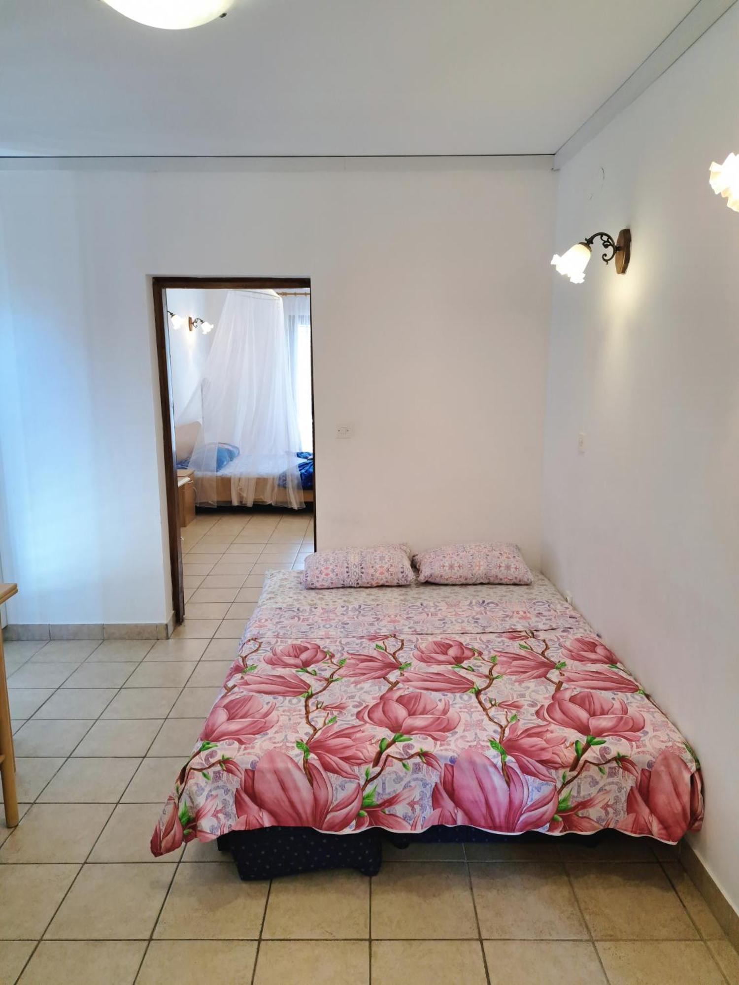 Apartments 1000 Flowers Stari Grad  Room photo