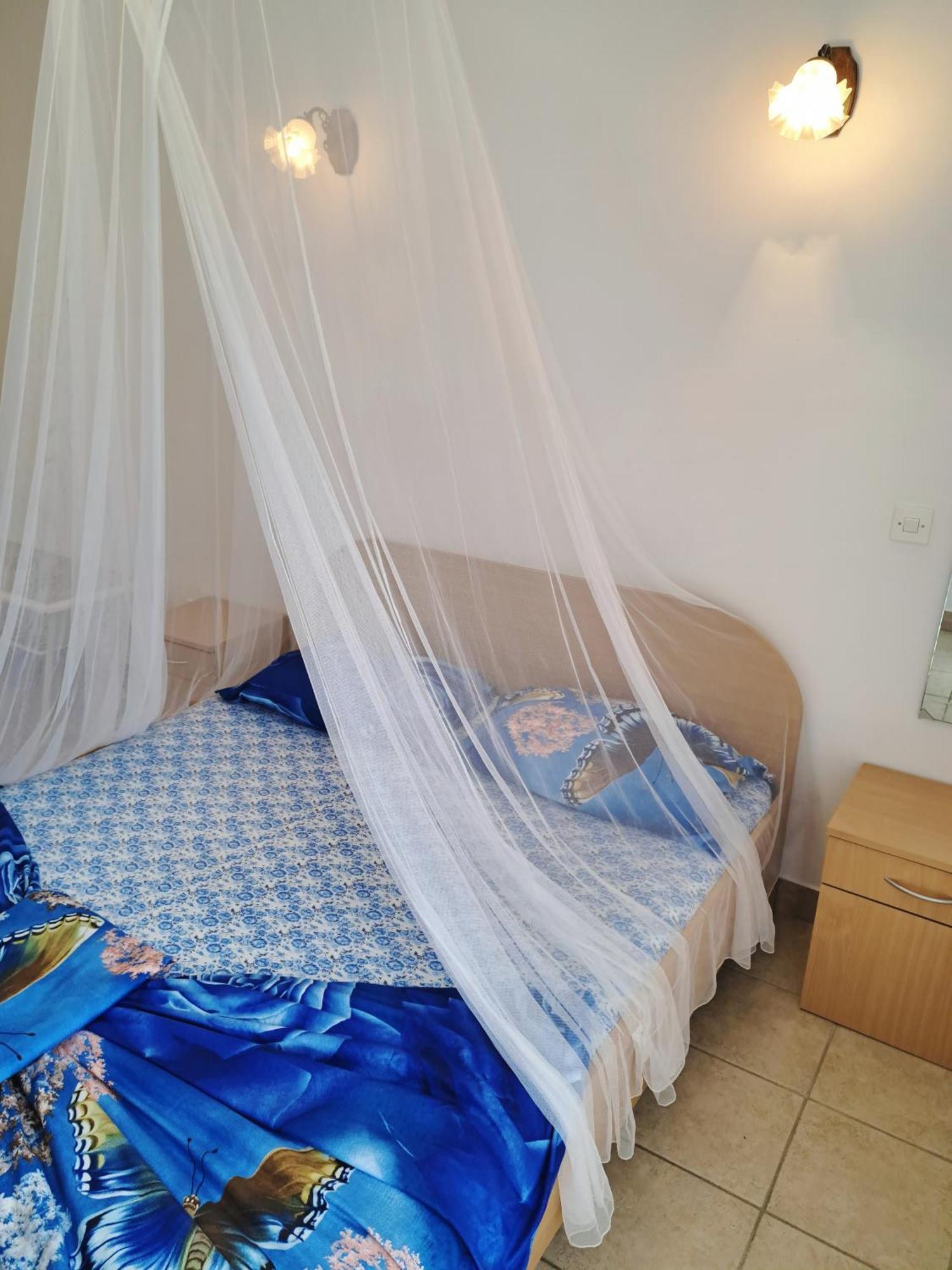 Apartments 1000 Flowers Stari Grad  Room photo