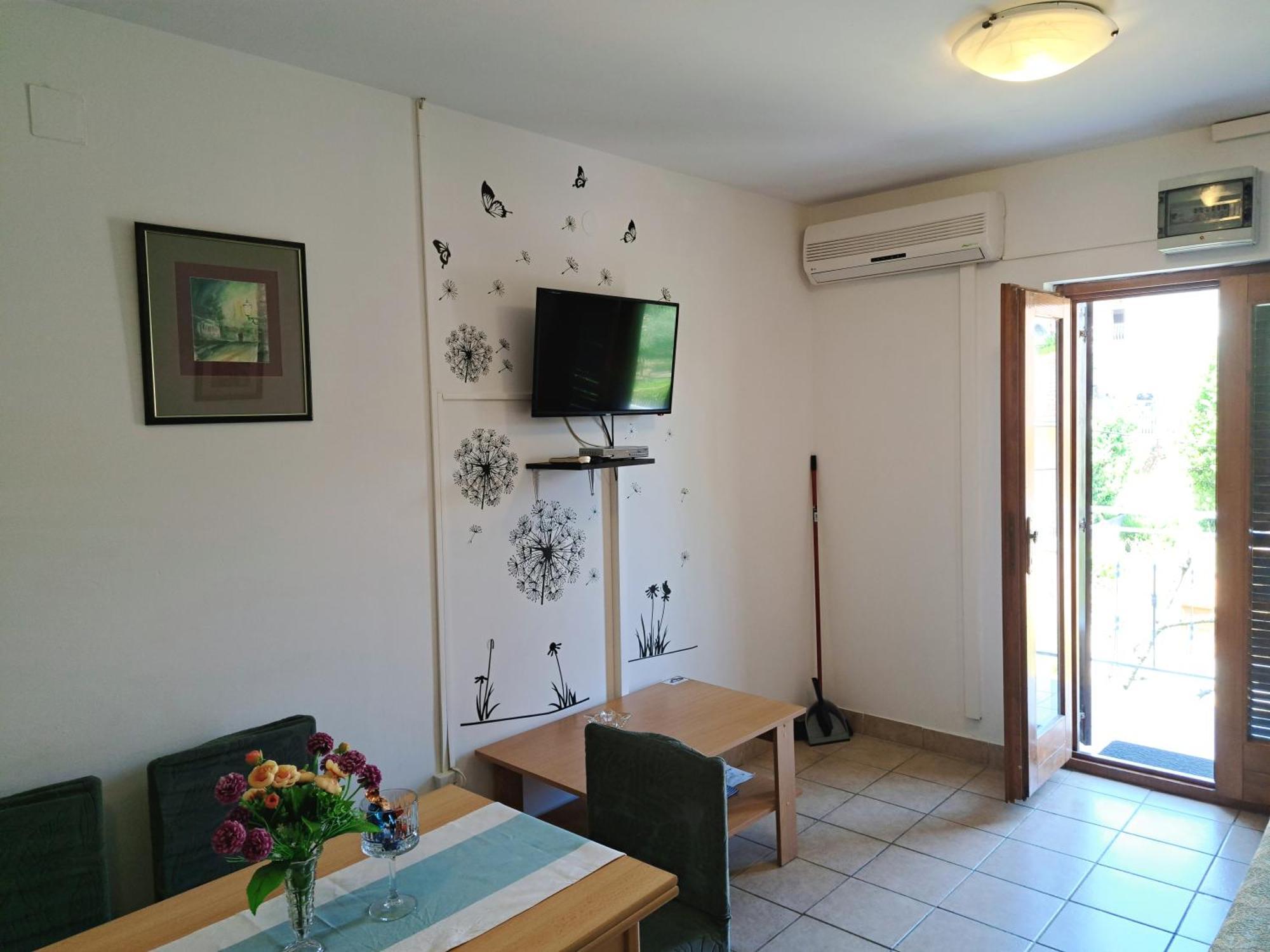 Apartments 1000 Flowers Stari Grad  Room photo