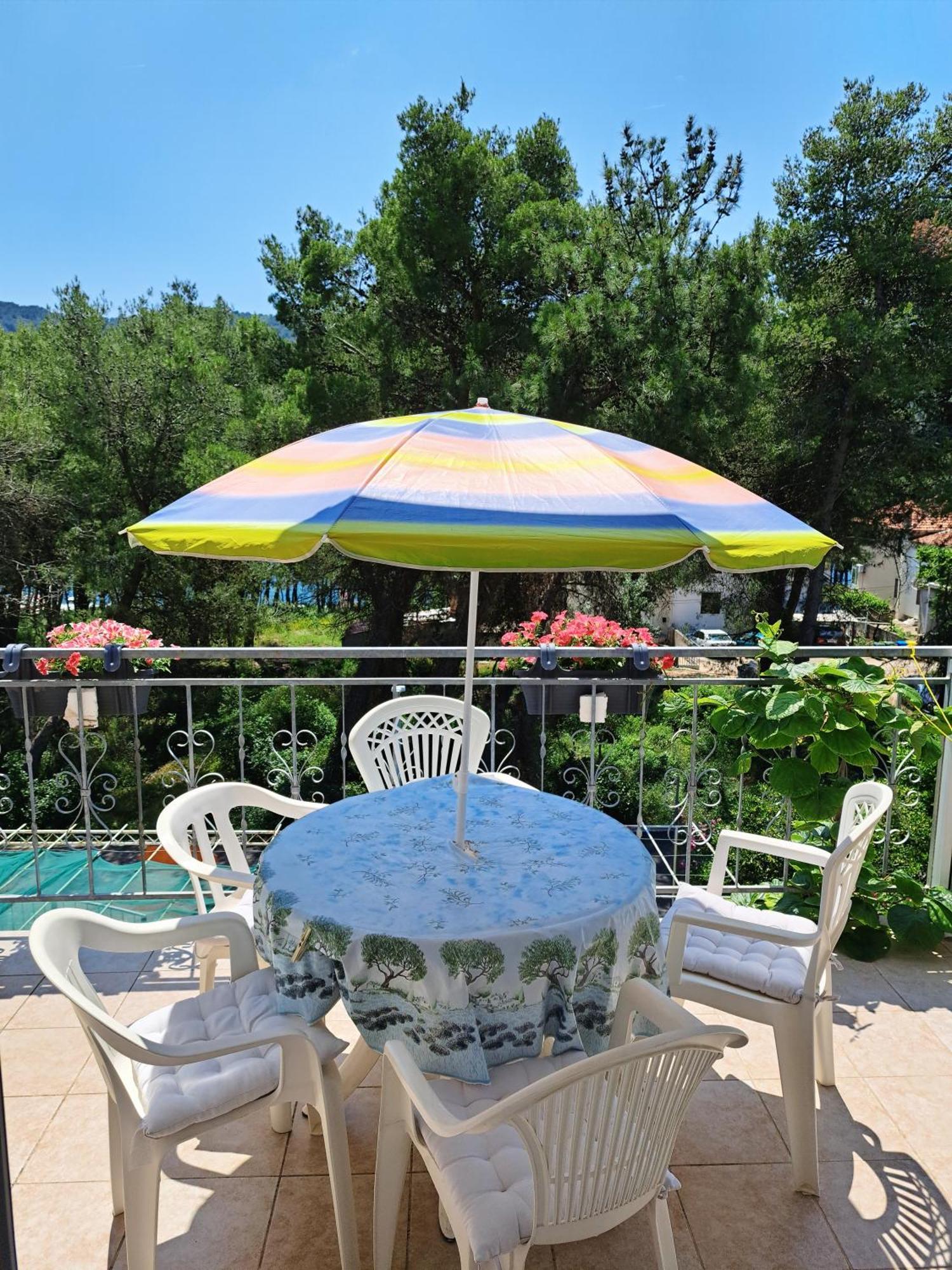 Apartments 1000 Flowers Stari Grad  Room photo